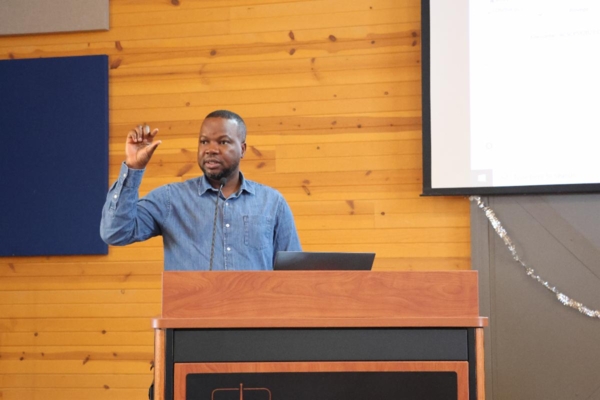 Dr. Abdelaziz Lawani leads artificial intelligence workshop.